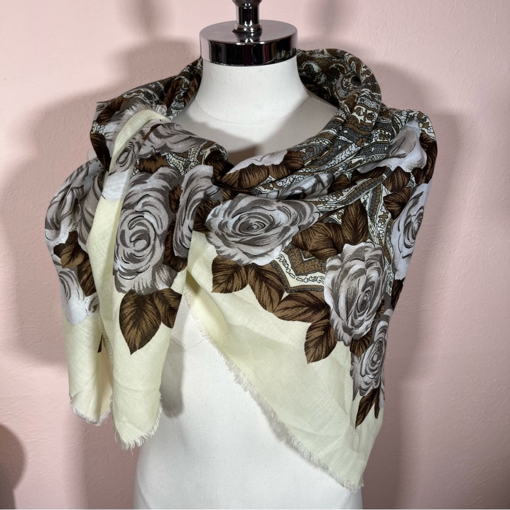 Vintage 1990 Retro Cottagecore Floral Cream Grey Woven Oversized wrap Scarf